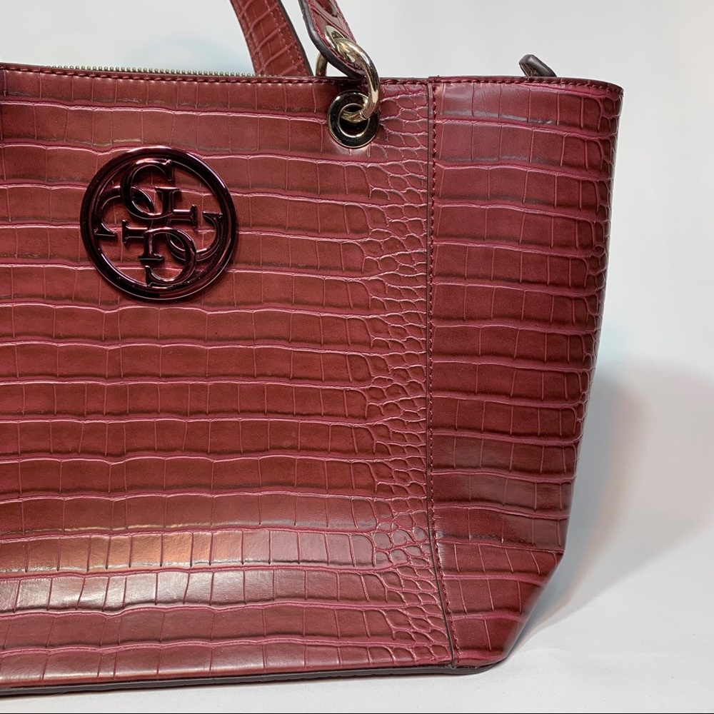 NWOT Guess Burgundy Faux Croc Tote - Picture 11 of 12
